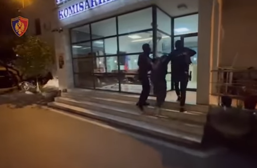  VIDEO Shkupjani arrestohet në Tiranë  kërkohej për vrasje të trefishtë nga viti 2007