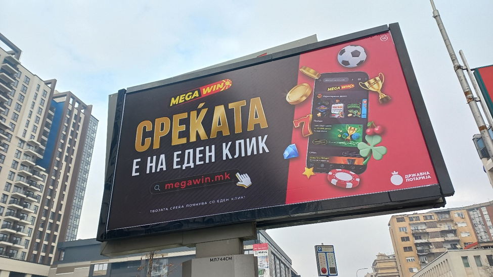 As  Megavin  nuk u mbyll  as kazinotë nuk u larguan nga shkollat